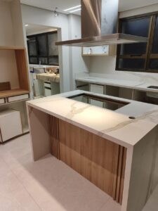Bancada em superfície ultracompacta para comparativo entre Dekton ou Neolith