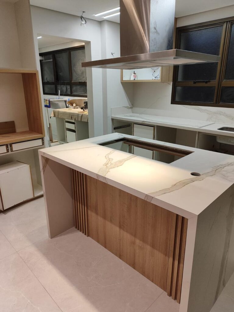 Bancada em superfície ultracompacta para comparativo entre Dekton ou Neolith