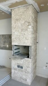Revestimento Rock Face em área churrasqueira